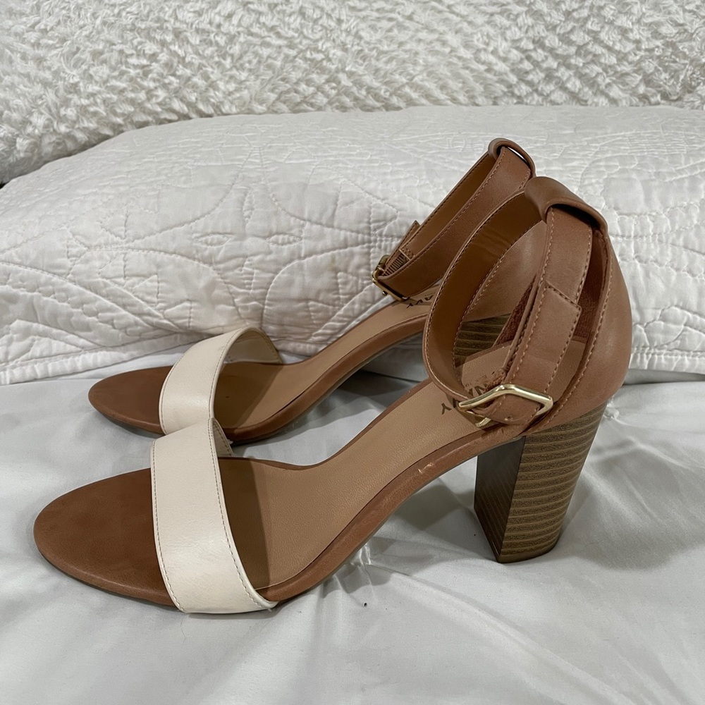 Sandals - Picture 5 of 5